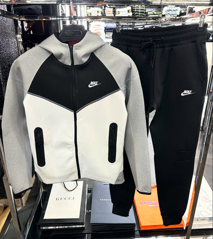 NIKE TECH FLEECE - SALES